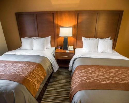 a hotel room with two beds and a lamp at Comfort Inn Hummelstown near the Park - Hershey in Hershey