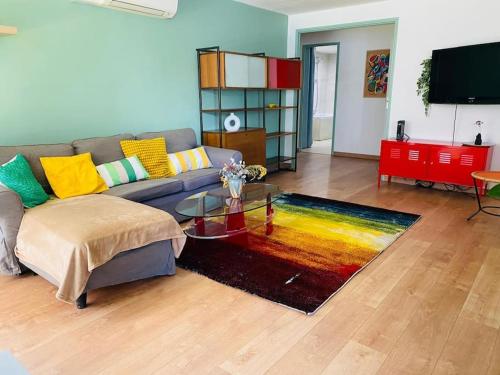 Photo de la galerie de l'établissement T3 proche st Charles et Panier 80m2 - garage privatif en option, à Marseille