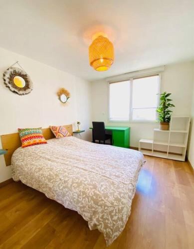 Photo de la galerie de l'établissement T3 proche st Charles et Panier 80m2 - garage privatif en option, à Marseille