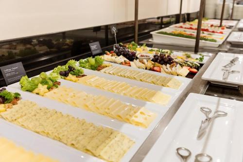 a buffet line with many different types of food at Austria Trend Parkhotel Schönbrunn Wien in Vienna