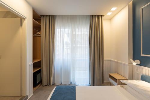 a bedroom with a bed and a window at Toledo Mill Relais - By Pera Rooms Collection in Naples