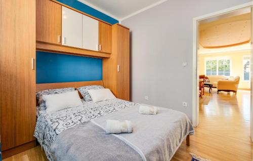 a bedroom with a bed with two towels on it at 3 Bedroom Nice Home In Vurnovec in Ðurđekovec