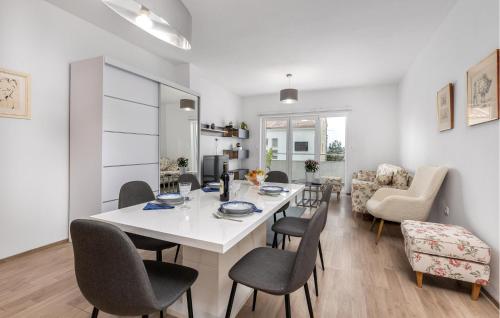 1 Bedroom Stunning Apartment In Dramalj