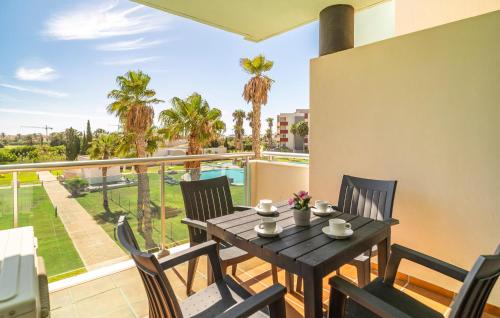 Πισίνα στο ή κοντά στο Stunning Apartment In Almerimar With Kitchen
