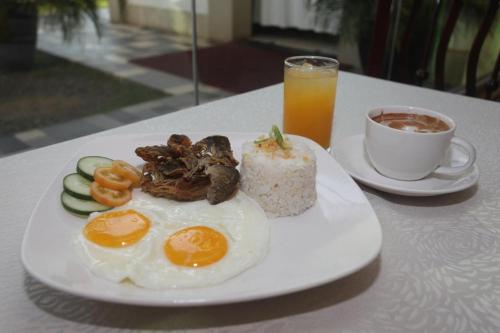 Makanan di atau berdekatan hotel