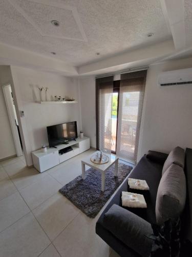 a living room with a couch and a table at FewoSaric Apartment Marlon in Vir