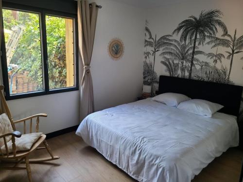 En eller flere senge i et værelse på Maison avec piscine Pyla sur mer