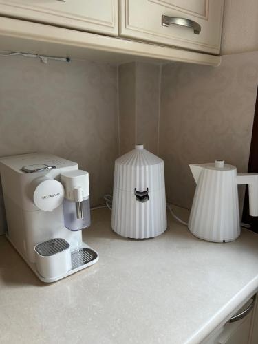 a kitchen counter with a coffee maker and a blender at Oikia Apozari Megalos Filippos in Kastoria