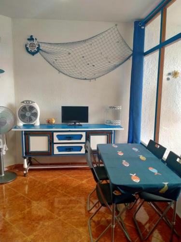Μια τηλεόραση ή/και κέντρο ψυχαγωγίας στο ESTUDIO EN TRES CARABELAS, PLAYA LAS FUENTES