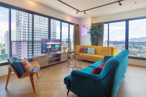 a living room with a couch and a tv at Sunrise Gurney in George Town