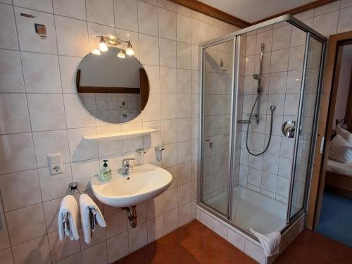 a bathroom with a sink and a shower at Bäuerlehof in Seebach