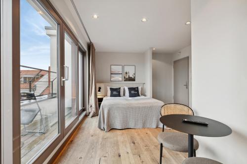 a bedroom with a bed and a large window at Limehome Berlin Prenzlauer Allee - Digital Access in Berlin