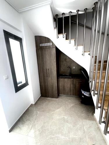 a room with a staircase with a sink and a window at ALTAVILLAS maisonettes in Kakí Vígla