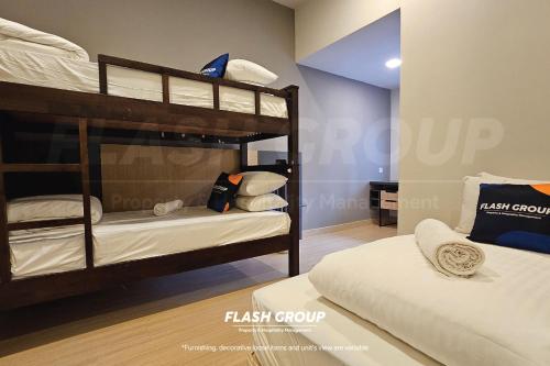 a room with two bunk beds in a room at Windmill Upon Hills Premium Suites Genting Highland in Genting Highlands