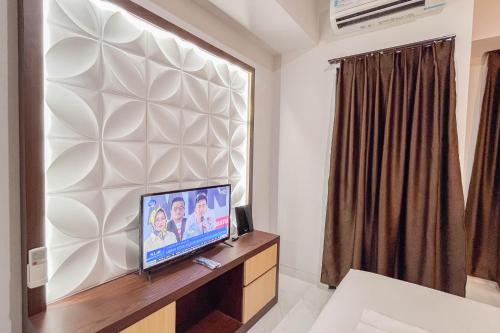 Μια τηλεόραση ή/και κέντρο ψυχαγωγίας στο Cozy Studio Apartment Delft Ciputra Makassar By Travelio