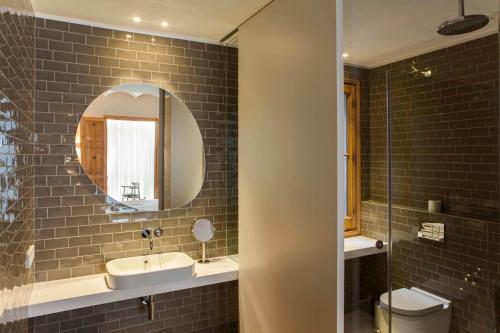 DestinationBCN Universitat Apartments