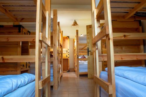 Postel nebo postele na pokoji v ubytování Anza surfhouse