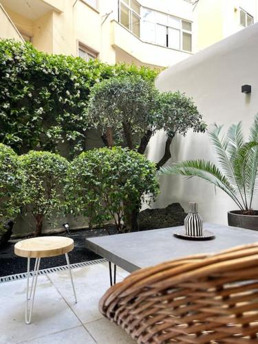 Charming Lapa apartment with a private patio