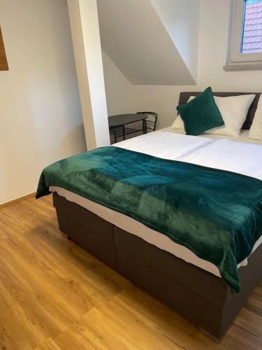 Perfect for 2 - 8 min 2 Downtown