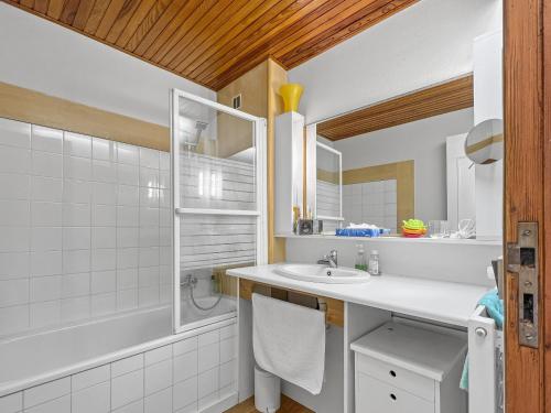 Ένα μπάνιο στο Appartement 8 Pers Centre Station Carroz (ARA32)