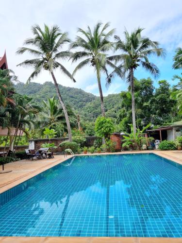 Kata Interhouse Resort by Haii Collectionの敷地内または近くにあるプール