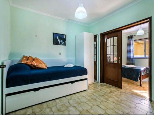 VILLA SALGADOS, near ALBUFEIRA, with Private Pool, 5 minutes from Gale Beach