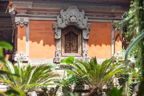 a building with a window on the side of it at Rumah Weda in Ubud