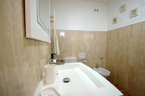 a bathroom with a bath tub and a toilet at Livingtarifa Chalet La Caracola in Tarifa