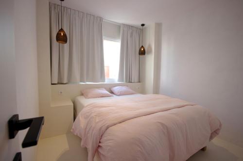Postel nebo postele na pokoji v ubytování Livingtarifa Apartamento Valhalla