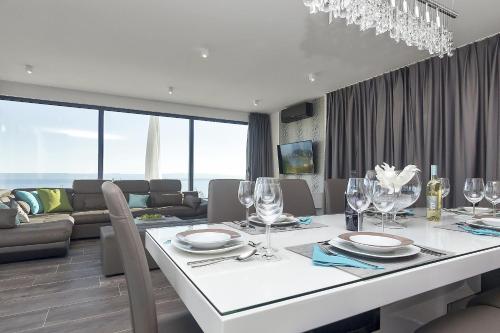 Modern Villa Selina Nera with Heated Pool & Sea View in Makarska