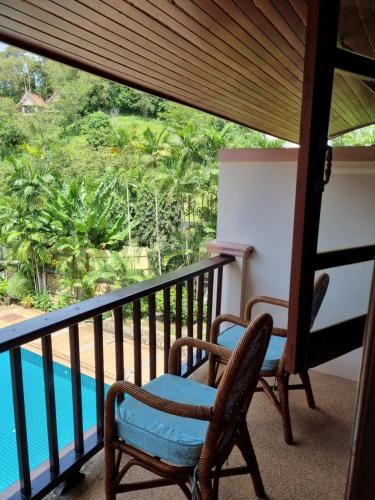 Kata Interhouse Resort by Haii Collectionの敷地内または近くにあるプール