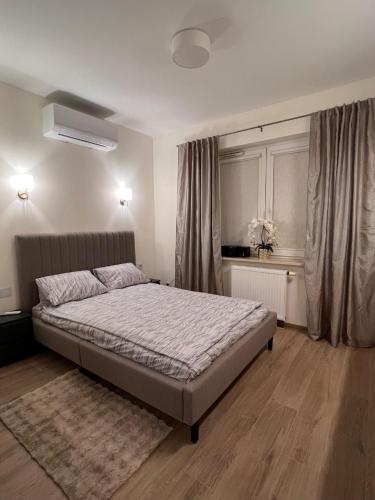 a bedroom with a large bed in a room at Apartament 70 Metro in Warsaw