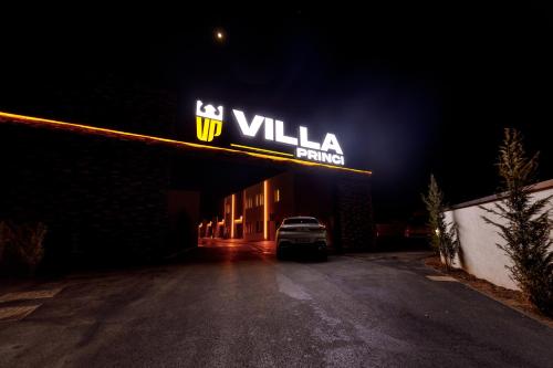 a car garage with a sign on top of it at Motel Villa Princi in Kosovo Polje