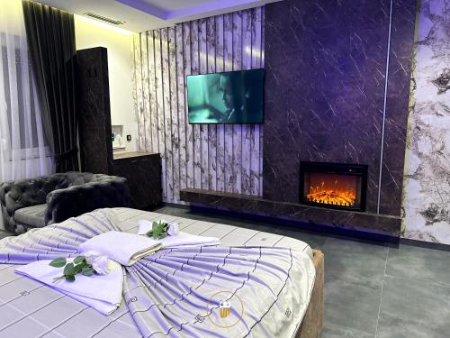 a hotel room with a bed and a fireplace at Motel Villa Princi in Kosovo Polje