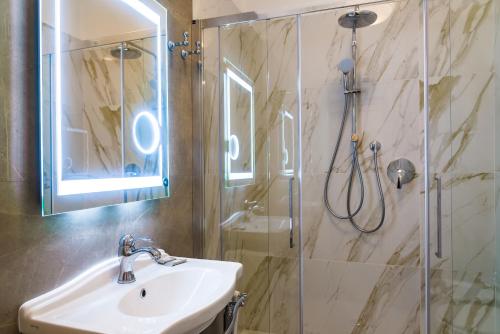 Bilik mandi di Hotel Villa Ottone
