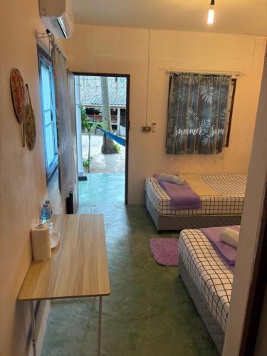 TV a/nebo společenská místnost v ubytování Phangan Villa Bungalows