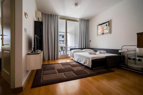 5 Min From Trastevere Rome Chic Apartment