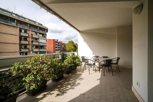 5 Min From Trastevere Rome Chic Apartment
