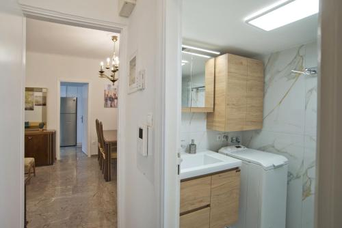 Afrodite Classic Residence, 2BR, WiFi, City View
