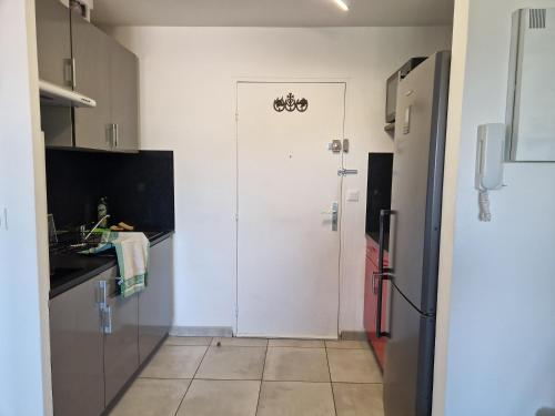 Photo de la galerie de l'établissement Séjour au Lagon Bleu - Piscine Tennis Aire enfants - Fréjus, à Fréjus