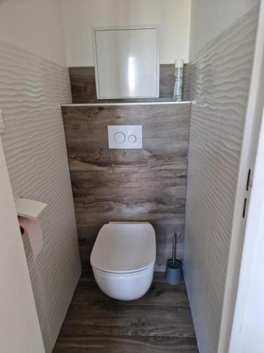 Photo de la galerie de l'établissement Séjour au Lagon Bleu - Piscine Tennis Aire enfants - Fréjus, à Fréjus