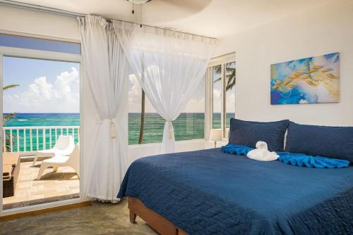 Postel nebo postele na pokoji v ubytování KITE BEACH HOTEL Oceanfront Apartments