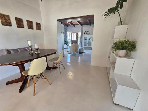 Ruang duduk di The Retreat Swellendam