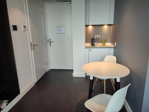 Dapur atau dapur kecil di B-aparthotel Kennedy