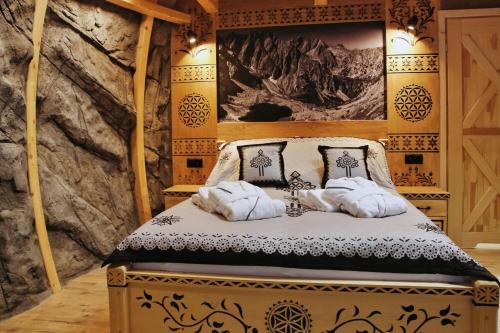 Postel nebo postele na pokoji v ubytování Tatry Mountain Glamp z jacuzzi