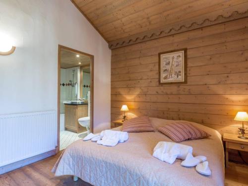 Ένα ή περισσότερα κρεβάτια σε δωμάτιο στο Duplex 4 Ch. avec Piscine, Spa, Ski aux Pistes - FR-1-461-14