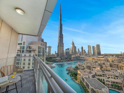 Burj Khalifa & Fountain Show Views 4 BHK In Downtown, 2 minutes walk to Dubai Mall