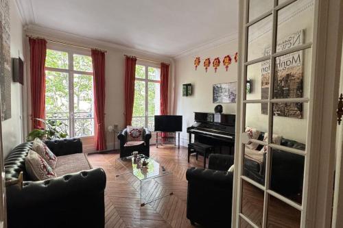 Photo de la galerie de l'établissement Grand appart proche Champs Élysées, à Paris