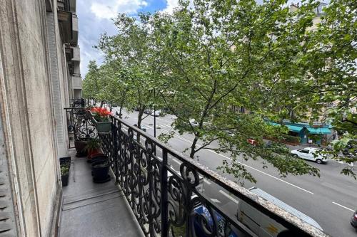 Photo de la galerie de l'établissement Grand appart proche Champs Élysées, à Paris