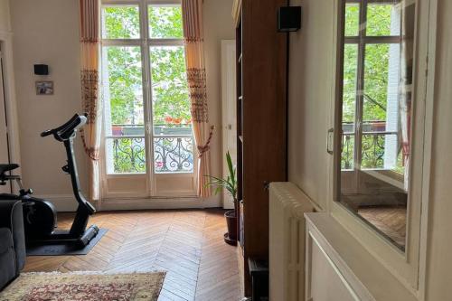 Photo de la galerie de l'établissement Grand appart proche Champs Élysées, à Paris